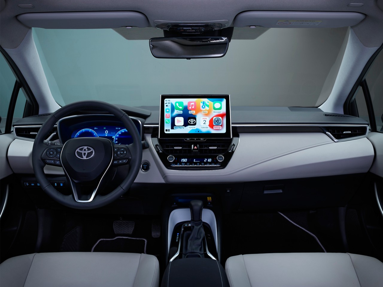 Toyota Corolla Sedan хибрид интериор и навигация