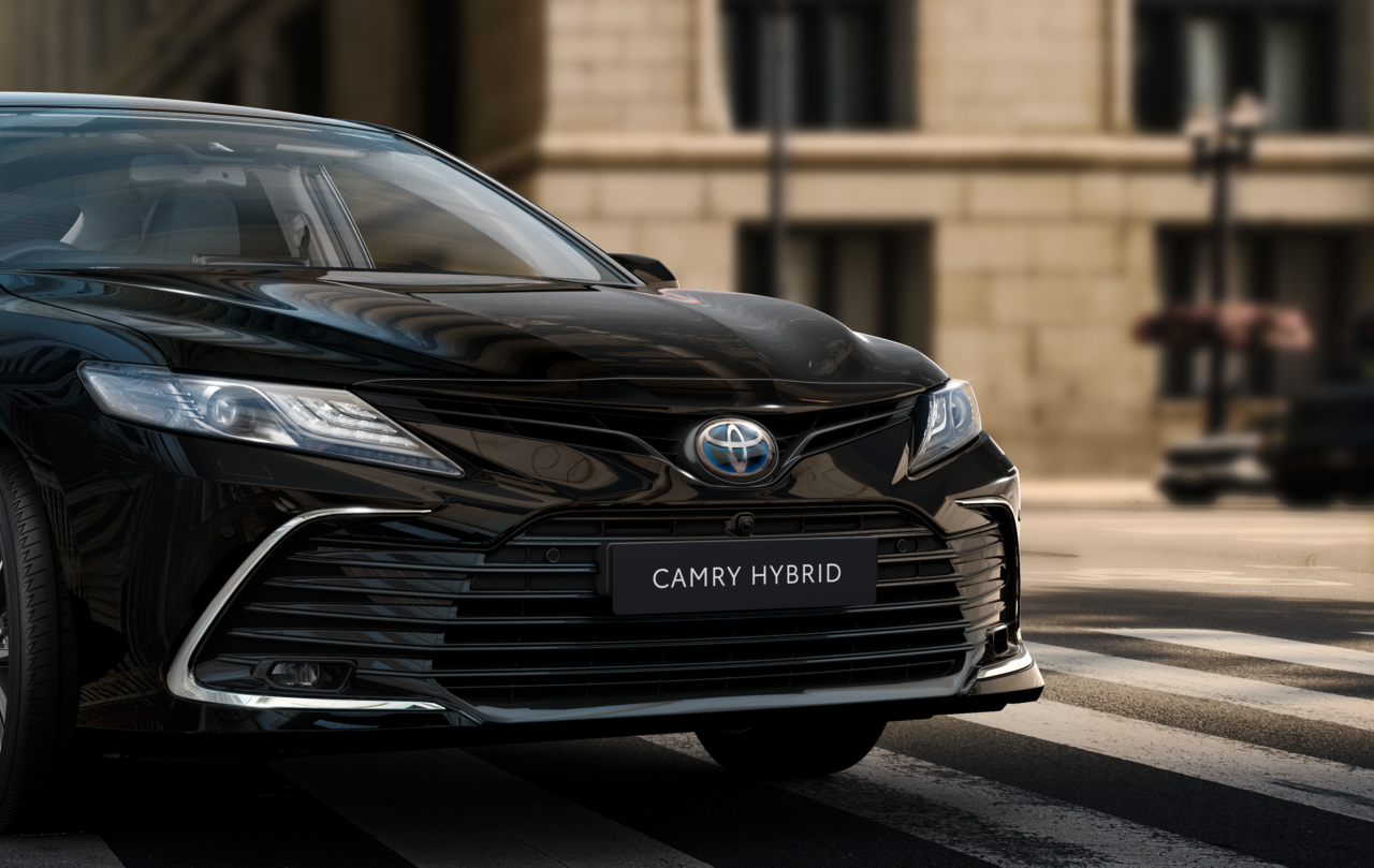 Camry Hybrid - елегантен, изтънчен и динамичен